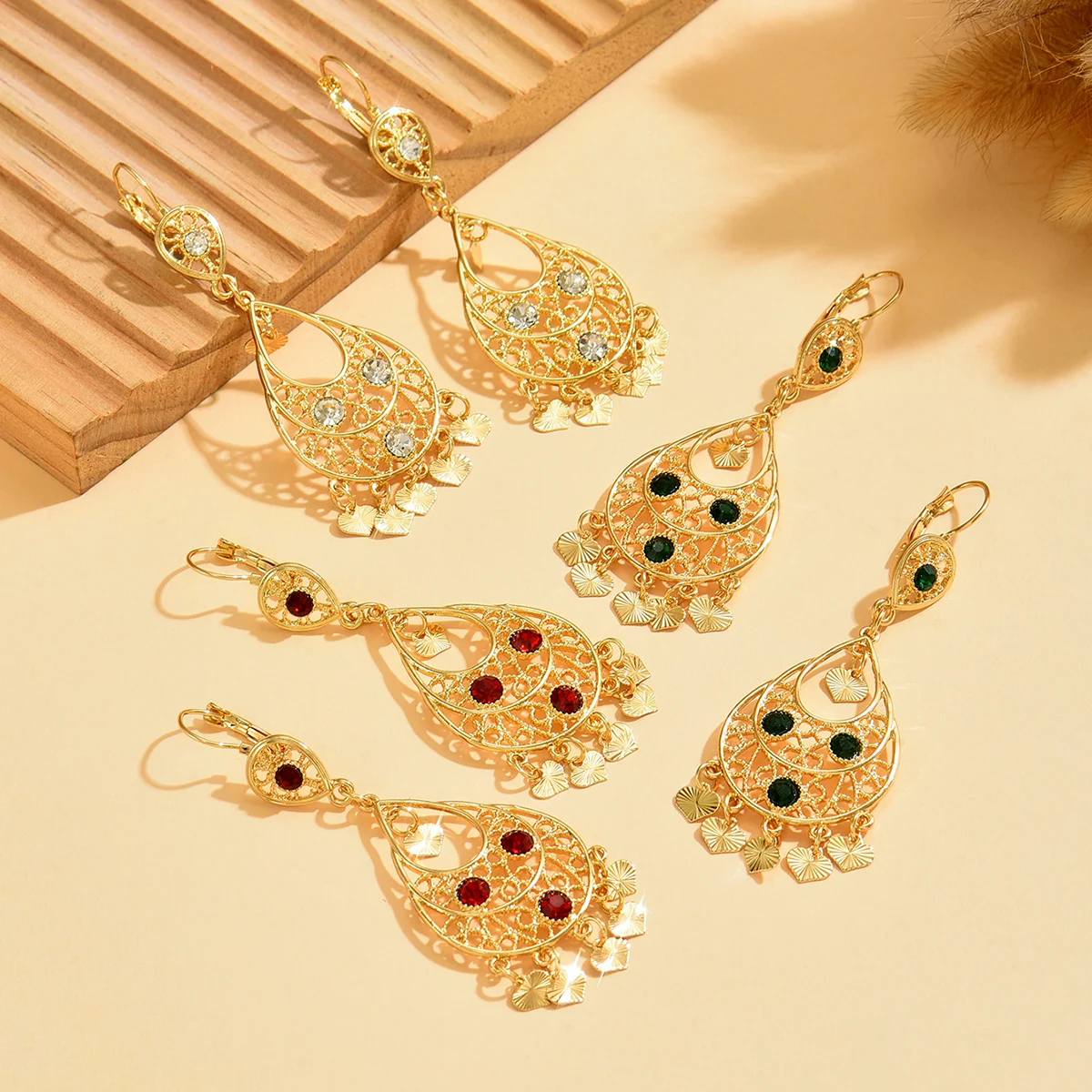 A Pair Of Shiny Vintage Ethnic-Style Hollow-Carved Moon-Shaped Heart-Shaped Pendant Earrings With Dangling Design
A Pair Of Shiny Vintage Ethnic-Style Hollow-Carved Moon-Shaped Heart-Shaped Pendant Earrings With Dangling Design