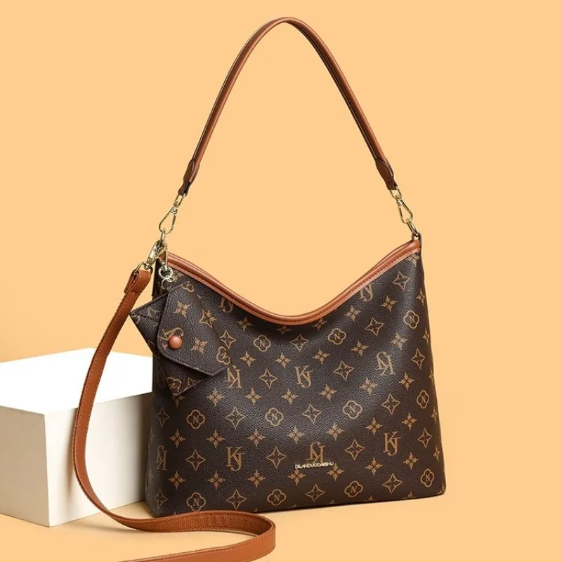 Elegant Classic Diaper Bag Letter Logo Leather Crossbody Tote High End Minimalist For Ladies Work Travel Commute
Elegant Classic Diaper Bag Letter Logo Leather Crossbody Tote High End Minimalist For Ladies Work Travel Commute