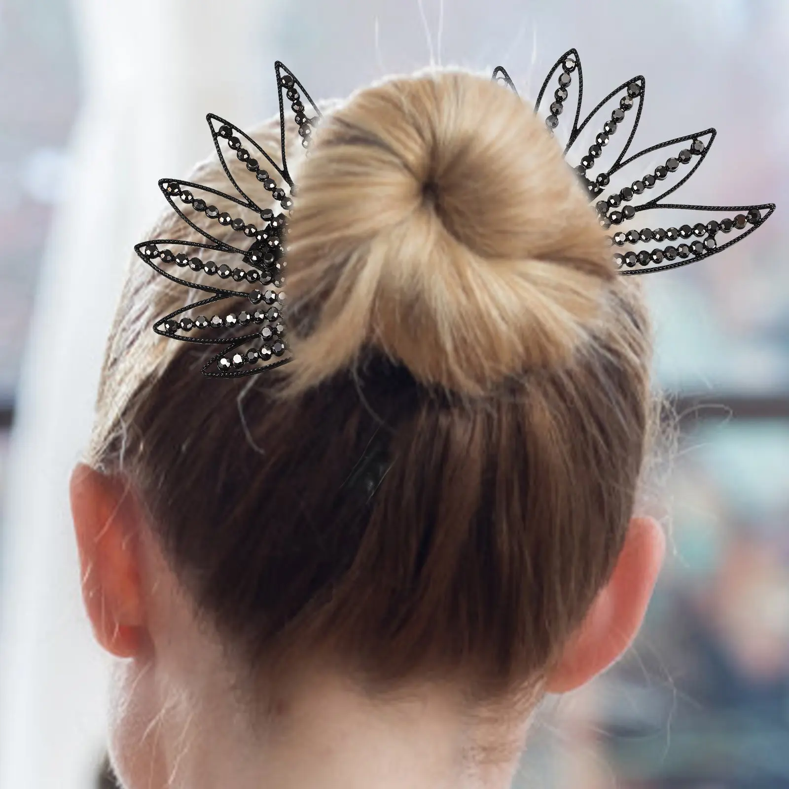 Креативный инструмент для создания причесок-пучков: повязка-твист для волос для женщин, стильная и удобная, многоразовая повязка для повседневной носки или занятий спортом.
Креативный инструмент для создания причесок-пучков: повязка-твист для волос для женщин, стильная и удобная, многоразовая повязка для повседневной носки или занятий спортом.