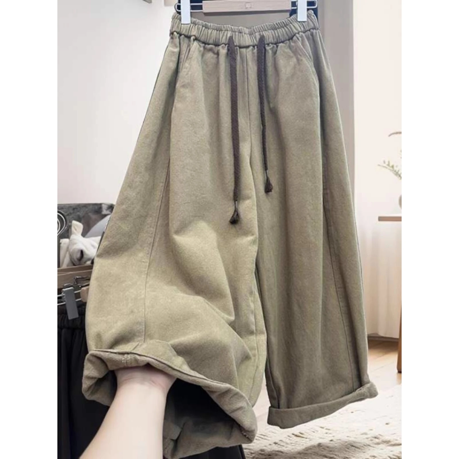 Брюки для папы большого размера, хлопковые свободные повседневные мужские осенне-зимние широкие брюки с завязками в стиле ретро, удобные дышащие полиэстеровые брюки
Брюки для папы большого размера, хлопковые свободные повседневные мужские осенне-зимние широкие брюки с завязками в стиле ретро, удобные дышащие полиэстеровые брюки