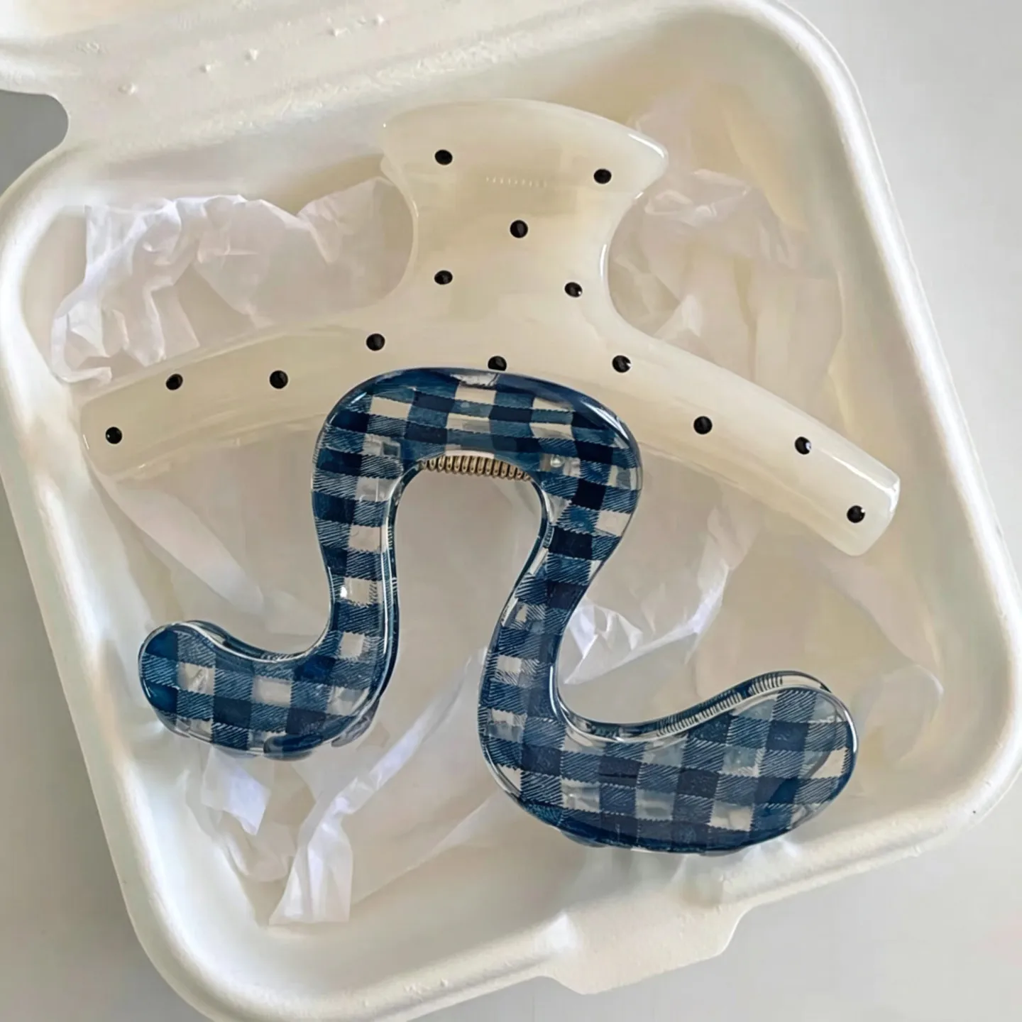 Premium Resin Hair Claw Clip Lightweight Comfortable Milk White Polka Dot Blue Plaid Elegant Lazy Style for Women
Premium Resin Hair Claw Clip Lightweight Comfortable Milk White Polka Dot Blue Plaid Elegant Lazy Style for Women