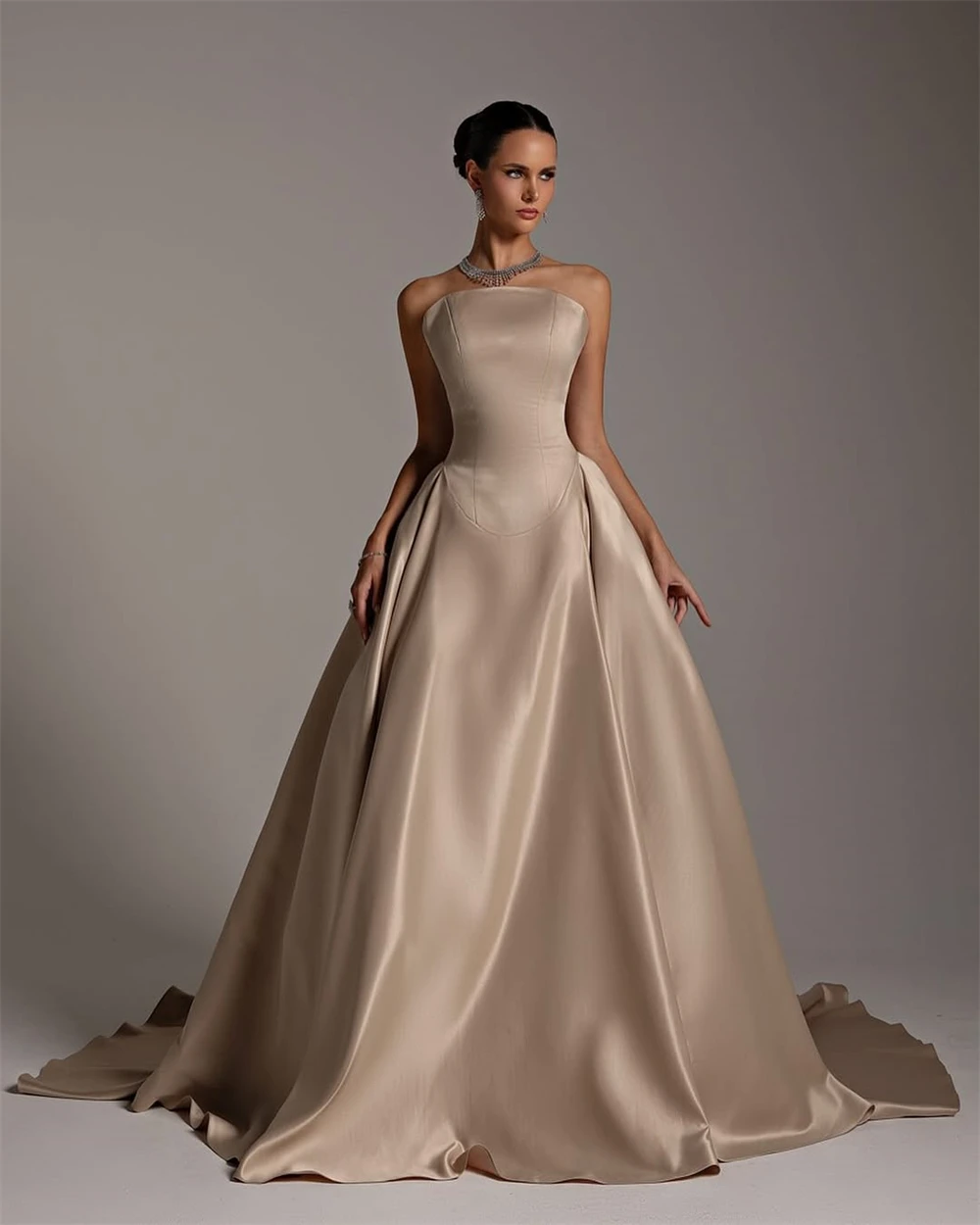 Customized Luxury Champagne Satin Evening Dress Elegant Strapless Sleeveless Homecoming Gowns Fashion Ruched Vestido D
Customized Luxury Champagne Satin Evening Dress Elegant Strapless Sleeveless Homecoming Gowns Fashion Ruched Vestido D