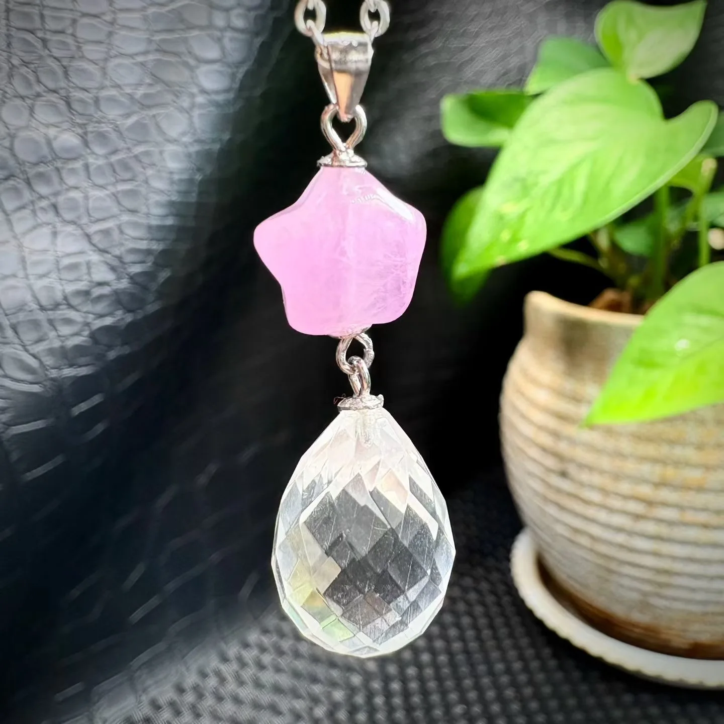 1Pc Fengbaowu Natural Kunzite Rock Quartz Pendant 39MM Length 925 Sterling Silver Reiki Healing Stone Jewelry Gift For Women Men
1Pc Fengbaowu Natural Kunzite Rock Quartz Pendant 39MM Length 925 Sterling Silver Reiki Healing Stone Jewelry Gift For Women Men
