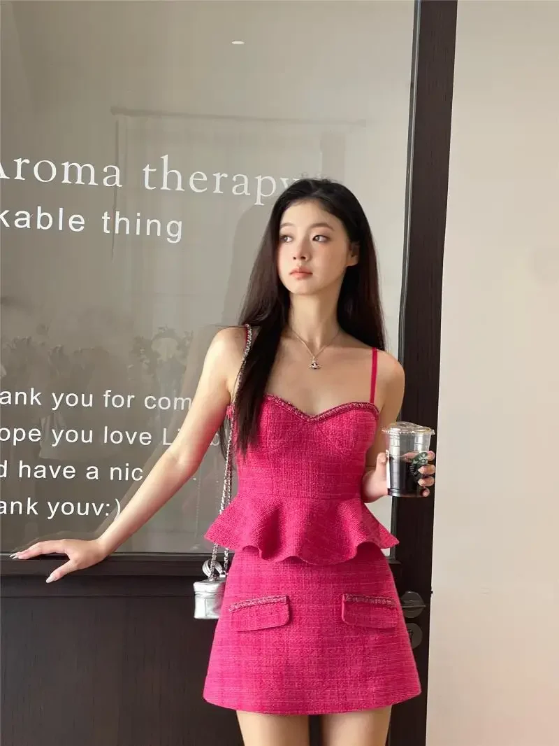 French Hot Girls Suit Women's Summer Sleeveless Ruffles Slim Fit Top High Waist Mini Skirt Two-piece Set Fashion Female Clothes
French Hot Girls Suit Women's Summer Sleeveless Ruffles Slim Fit Top High Waist Mini Skirt Two-piece Set Fashion Female Clothes