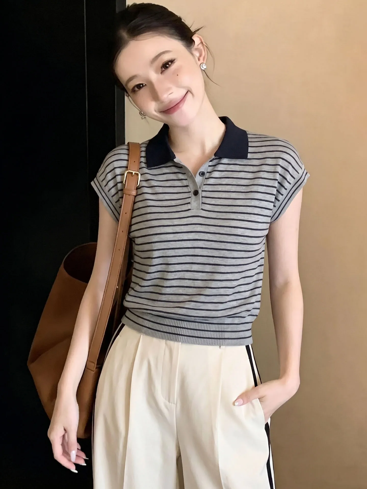 Chic Neck Knitwear Short Sleeve Striped Color Block Design Commute Versatile Summer New Style Korean Straight Cut Silk Top
Chic Neck Knitwear Short Sleeve Striped Color Block Design Commute Versatile Summer New Style Korean Straight Cut Silk Top