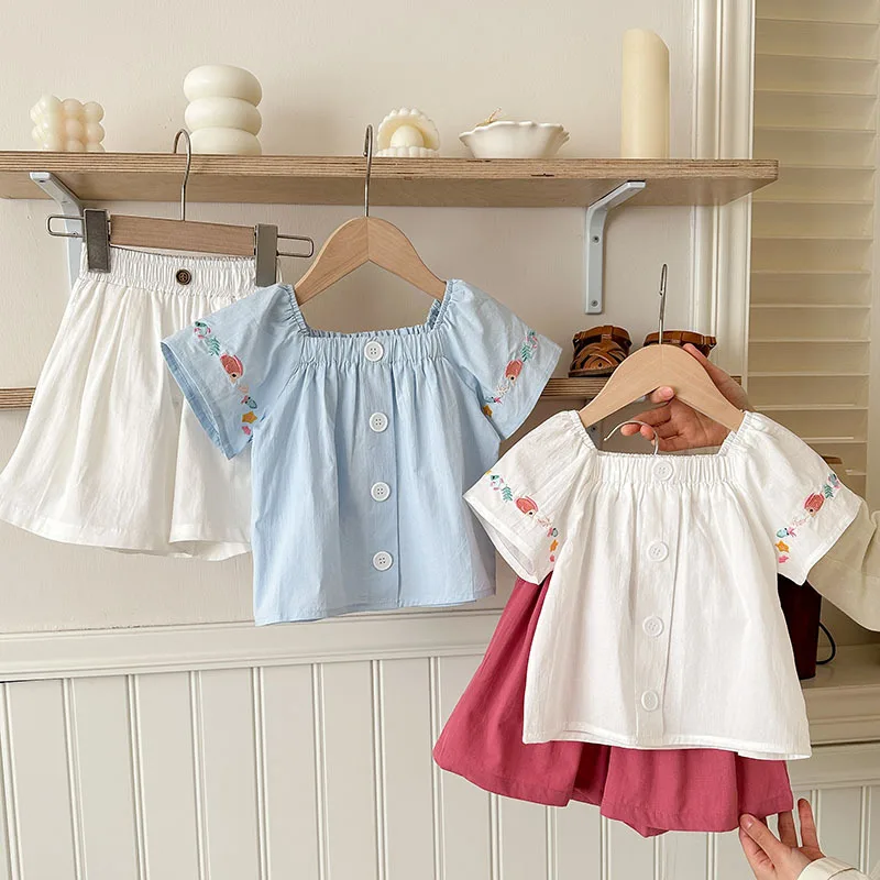 Girls short-sleeved shirt 2025 summer new Korean embroidery top female baby white shirt shorts two-piece set 90-150cm
Girls short-sleeved shirt 2025 summer new Korean embroidery top female baby white shirt shorts two-piece set 90-150cm
