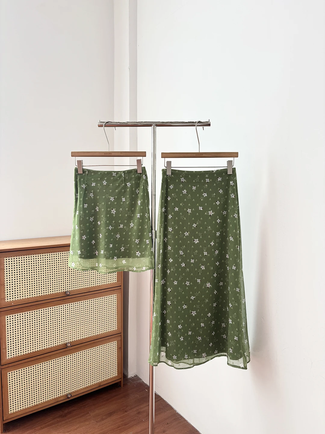 Summer 2026 High Waist A-Line Skirt Women's Floral Print Green Half Skirt Slimming Short Skirt Small Size Polka Dot Skirt
Summer 2026 High Waist A-Line Skirt Women's Floral Print Green Half Skirt Slimming Short Skirt Small Size Polka Dot Skirt