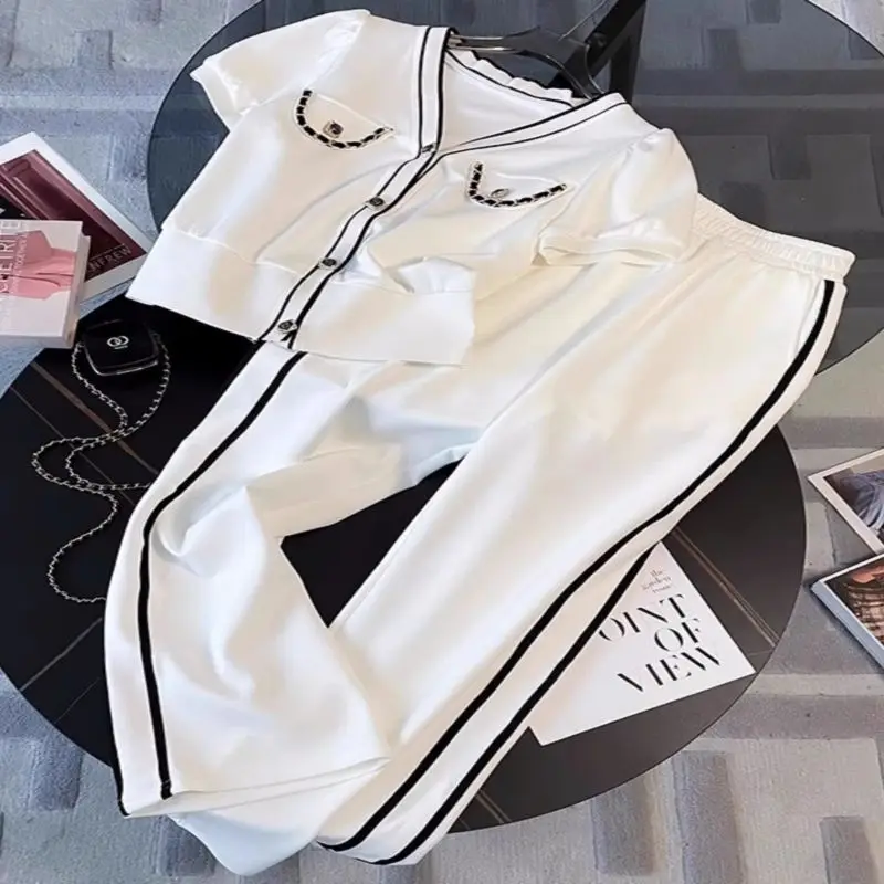 Fashion Suit Women's 2025 Summer New Style Salt Based Age Reducing Cardigan Short Sleeved Casual Wide Leg Pants Two-piece Set
Fashion Suit Women's 2025 Summer New Style Salt Based Age Reducing Cardigan Short Sleeved Casual Wide Leg Pants Two-piece Set