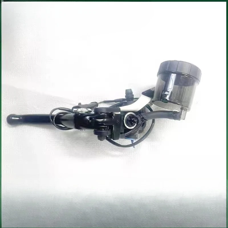 Передний тормозной насос в сборе, главный насос ручного тормоза, тормозной масляный бак, передний тормозной верхний насос для Benelli 702X BJ700-5F
Передний тормозной насос в сборе, главный насос ручного тормоза, тормозной масляный бак, передний тормозной верхний насос для Benelli 702X BJ700-5F