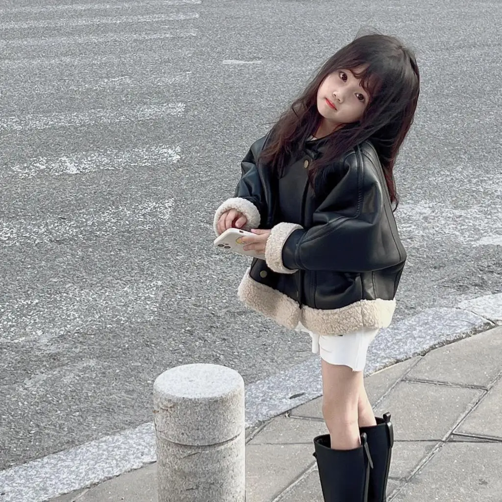 Children Leather Jackets Double-breasted Fur Motorcycle Suit Winter 2023 Girl's Leather Jacket Cashmere Coat Outerwear
Children Leather Jackets Double-breasted Fur Motorcycle Suit Winter 2023 Girl's Leather Jacket Cashmere Coat Outerwear