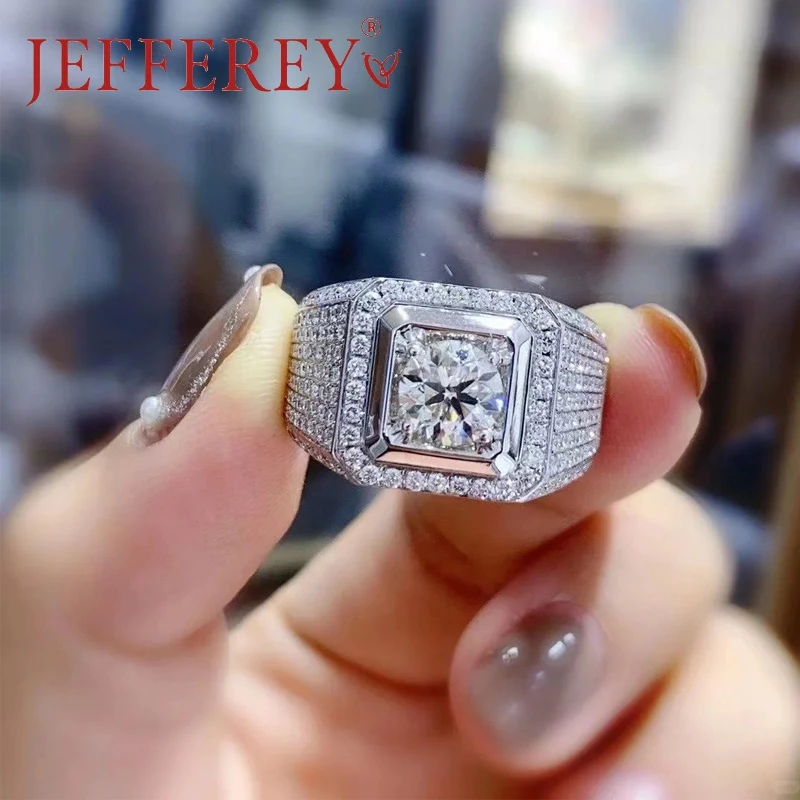 PT950 Platinum Gold Men Ring Inlaid 1.5ct 2ct 3ct Round Cut Moissanite Diamond Wedding Band Couples Luxury Party Jewelry Gift
PT950 Platinum Gold Men Ring Inlaid 1.5ct 2ct 3ct Round Cut Moissanite Diamond Wedding Band Couples Luxury Party Jewelry Gift