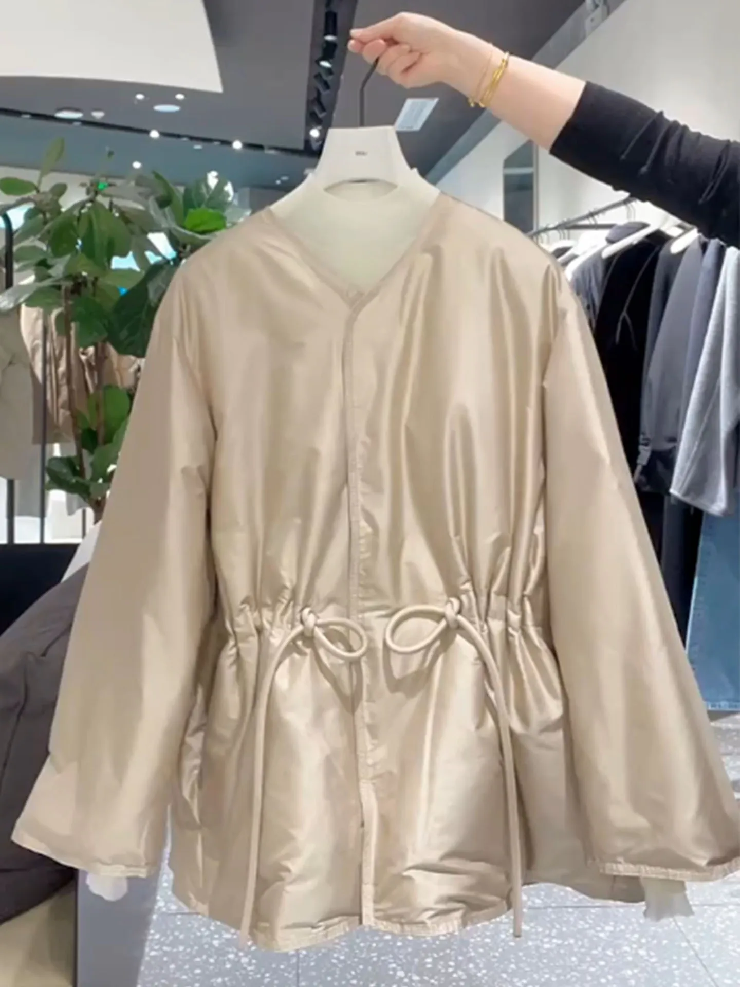 Champagne Color Women's down Jaet Waist-Cinching Belted Design Luxury Feel Mid-Length Coat Polied Look Polyester Fiber
Champagne Color Women's down Jaet Waist-Cinching Belted Design Luxury Feel Mid-Length Coat Polied Look Polyester Fiber