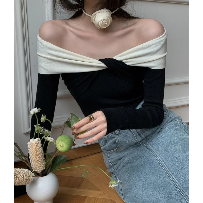 Winter Autumn New Korean Style Design Twist Color Block Slim Fit Knit Top Niche Pure Desire Elegant Off Shoulder Women's Blouse
Winter Autumn New Korean Style Design Twist Color Block Slim Fit Knit Top Niche Pure Desire Elegant Off Shoulder Women's Blouse
