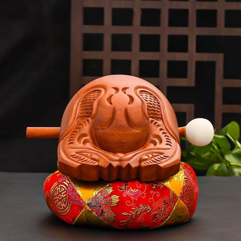 Деревянный буддийский дзен-барабан с молотком и подушкой, деревянный перкуссионный инструмент в форме рыбы, украшение для монаха
Деревянный буддийский дзен-барабан с молотком и подушкой, деревянный перкуссионный инструмент в форме рыбы, украшение для монаха