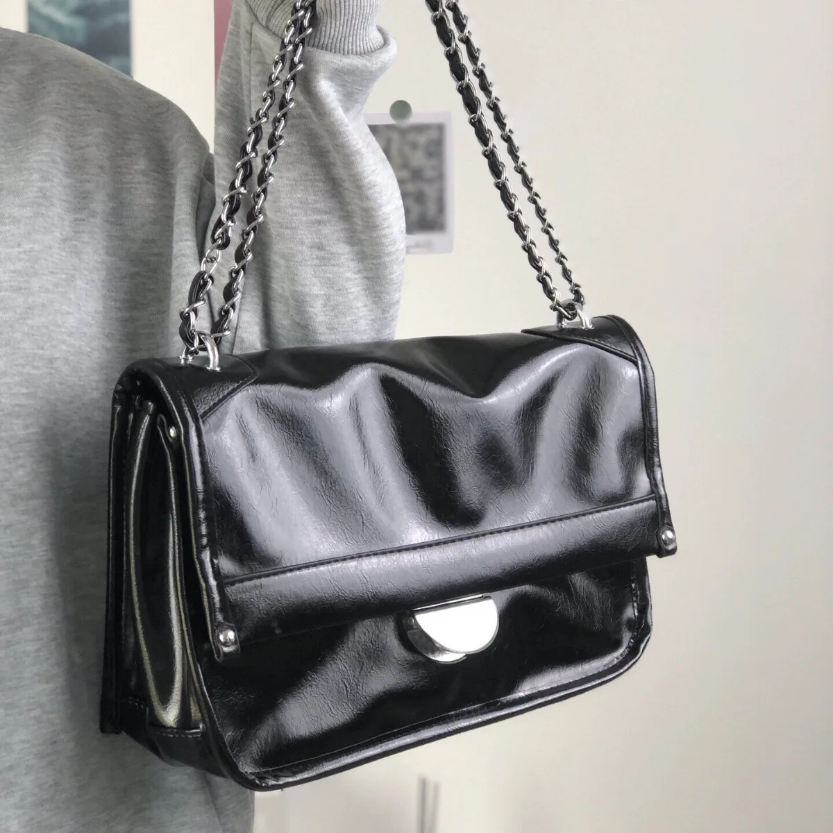 Classic Fashion Silver White Black Soft Pu Shoulder Bags For Women Trendy Versatile Large Capacity Tote Handbags Daily Shopping
Classic Fashion Silver White Black Soft Pu Shoulder Bags For Women Trendy Versatile Large Capacity Tote Handbags Daily Shopping