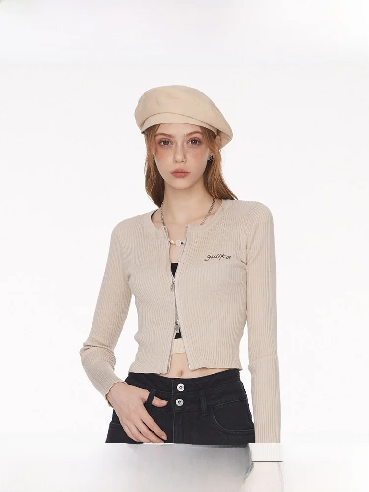 Guukahero American Retro Knitted Sweater Short Cardigan Zipper Design Slim Fit Women's Autumn Fashion Soft Medium Gauge Knitwear
Guukahero American Retro Knitted Sweater Short Cardigan Zipper Design Slim Fit Women's Autumn Fashion Soft Medium Gauge Knitwear