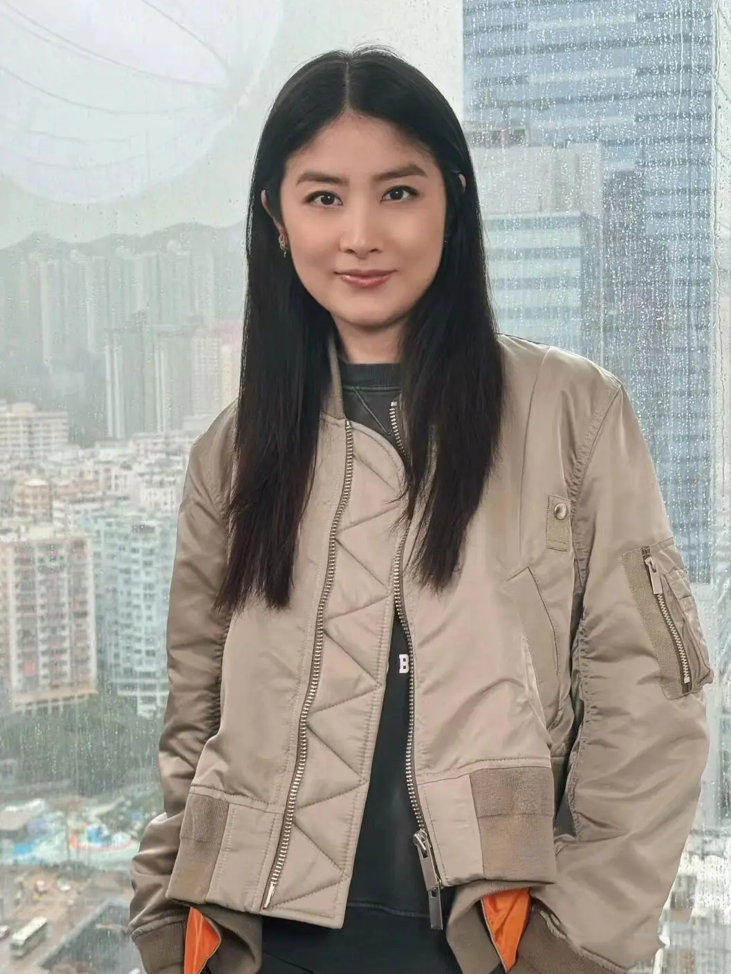 FOG SACAI 2024, гибридная ткань Cherie Chen, плиссированная асимметричная подол, дэт, повседневная верхняя одежда, полиэстер, смесь хлопка, воротник-стойка
FOG SACAI 2024, гибридная ткань Cherie Chen, плиссированная асимметричная подол, дэт, повседневная верхняя одежда, полиэстер, смесь хлопка, воротник-стойка