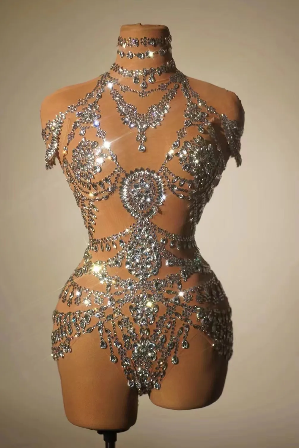 Sparkly Rhinestones Bodysuit for Women Sexy Mesh See Through Dance Outfit Performance Costume Singer Dancer Show Stage Wear
Sparkly Rhinestones Bodysuit for Women Sexy Mesh See Through Dance Outfit Performance Costume Singer Dancer Show Stage Wear
