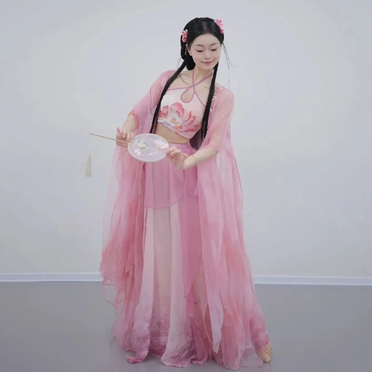 Ballroom Dance Cosplay Top - Flowy Sheer Blouse Skirt for Chinese Classical, Ethereal Practice & Stage Performance Costumes
Ballroom Dance Cosplay Top - Flowy Sheer Blouse Skirt for Chinese Classical, Ethereal Practice & Stage Performance Costumes