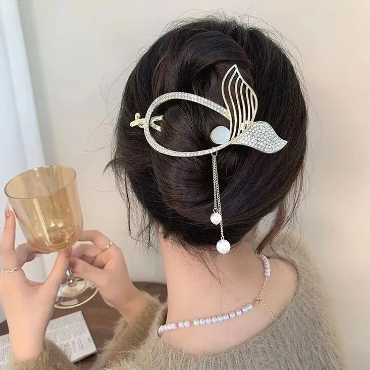 Fish Tail Tassel Butterfly Hair Clip for Women Premium Alloy Back of Head Bun Styling Elegant Daily Accessory
Fish Tail Tassel Butterfly Hair Clip for Women Premium Alloy Back of Head Bun Styling Elegant Daily Accessory