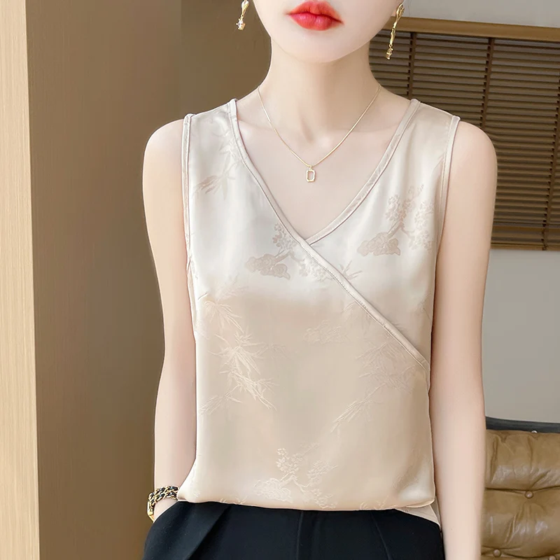 Women's T-shirt summer new silk camisole vest casual solid color V-neck satin T-shirt women's clothes loose fashion top vest
Women's T-shirt summer new silk camisole vest casual solid color V-neck satin T-shirt women's clothes loose fashion top vest