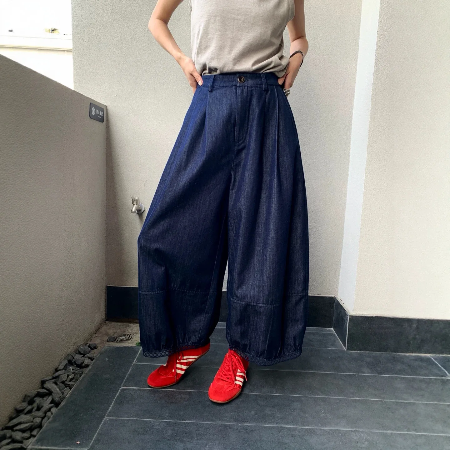 SuperAen Retro Blue Denim Loose Pants 2026 Spring New Simple Korean-style High-waist Office Lady Long Casual Pants
SuperAen Retro Blue Denim Loose Pants 2026 Spring New Simple Korean-style High-waist Office Lady Long Casual Pants