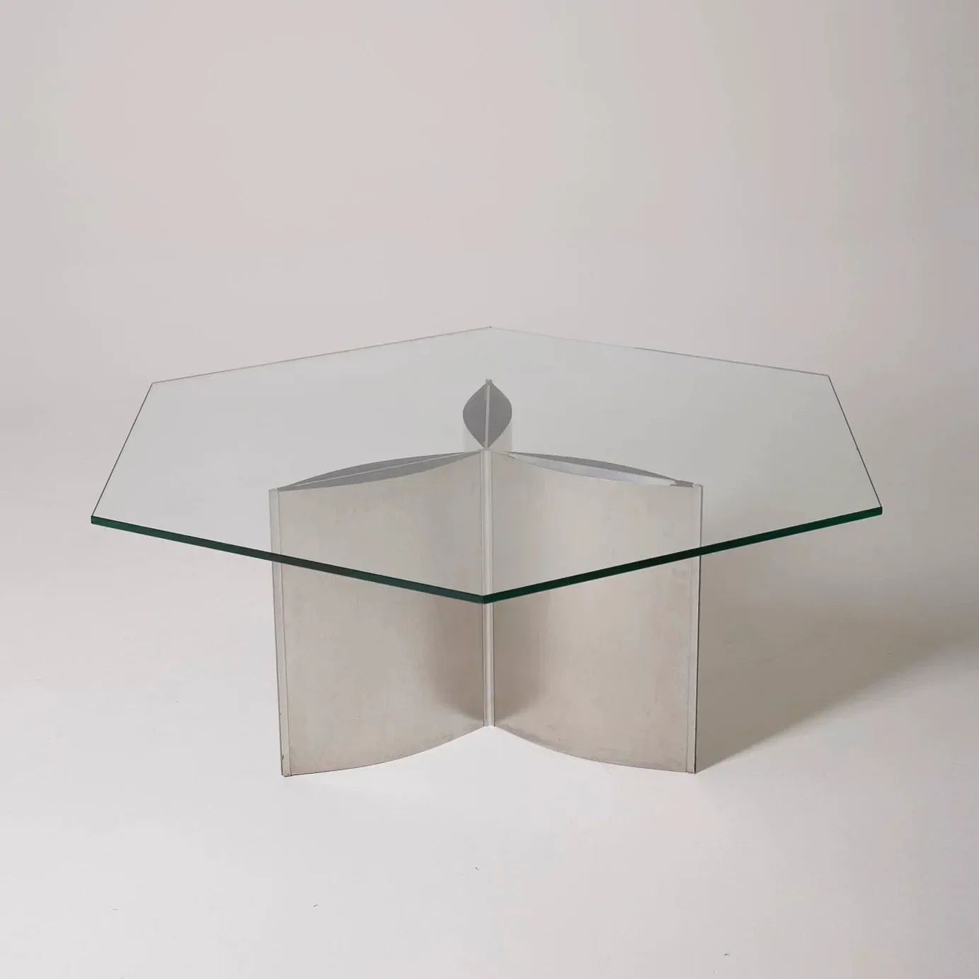 Medieval style petal coffee table side table glass countertop petal shape living room simple stainless steel
Medieval style petal coffee table side table glass countertop petal shape living room simple stainless steel