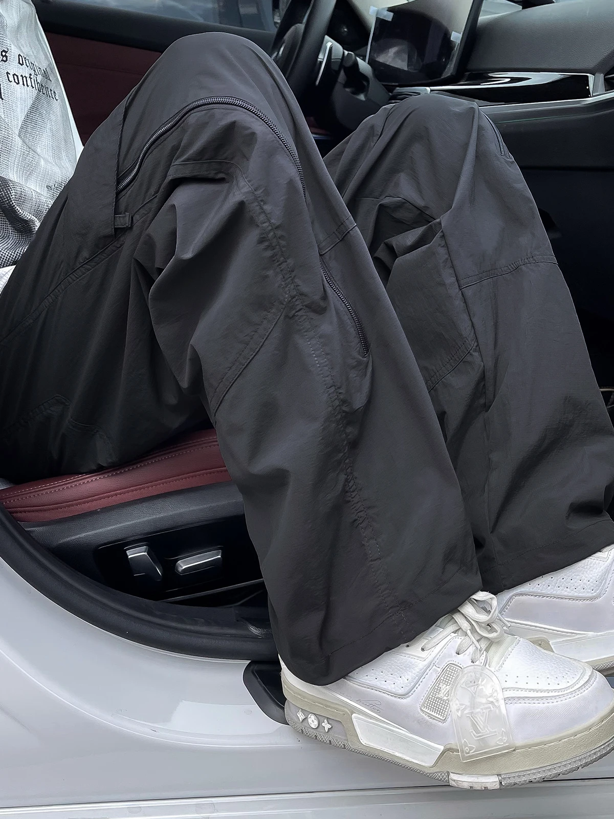 Мужские летние тонкие брюки из ледяного шелка с быстрым высыханием, прямого кроя, повседневные, спортивные, в стиле High Street, от модного американского ретро-бренда, для путешествий и отдыха
Мужские летние тонкие брюки из ледяного шелка с быстрым высыханием, прямого кроя, повседневные, спортивные, в стиле High Street, от модного американского ретро-бренда, для путешествий и отдыха