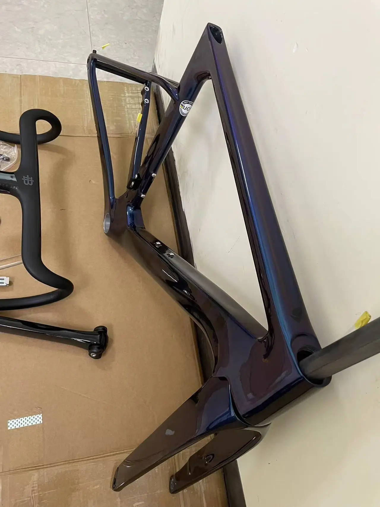 New Painting chameleon color Frameset Carbon Bike Road Frame with Fork Seatpost Clamp Headsetme+handlebar+seatpost+fork
New Painting chameleon color Frameset Carbon Bike Road Frame with Fork Seatpost Clamp Headsetme+handlebar+seatpost+fork