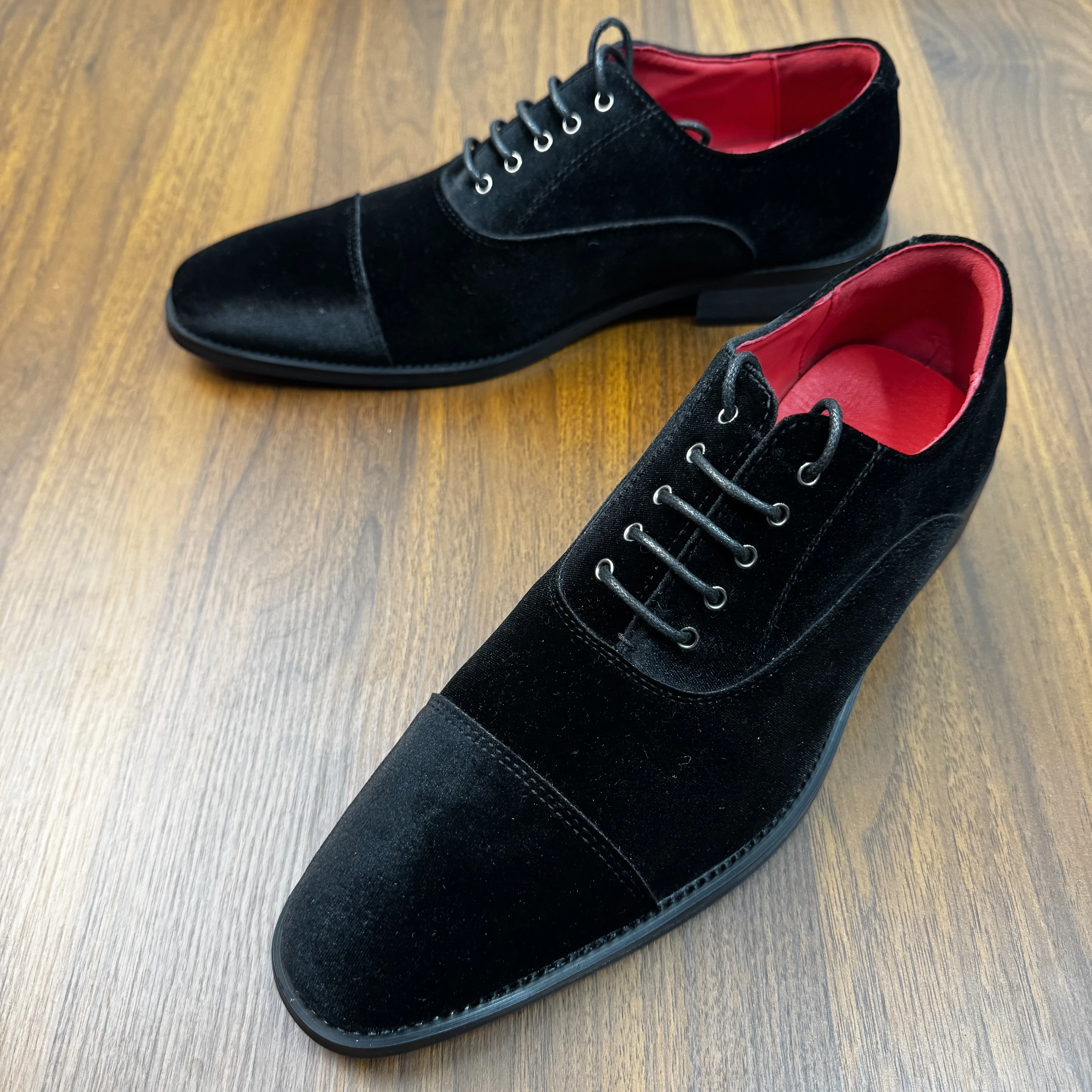 Casual Velvet Men's Shoes Thick Bottom Lace-Up Business Style Flat Heel Lightweight Sharp Nose Color Leather Shoes
Casual Velvet Men's Shoes Thick Bottom Lace-Up Business Style Flat Heel Lightweight Sharp Nose Color Leather Shoes