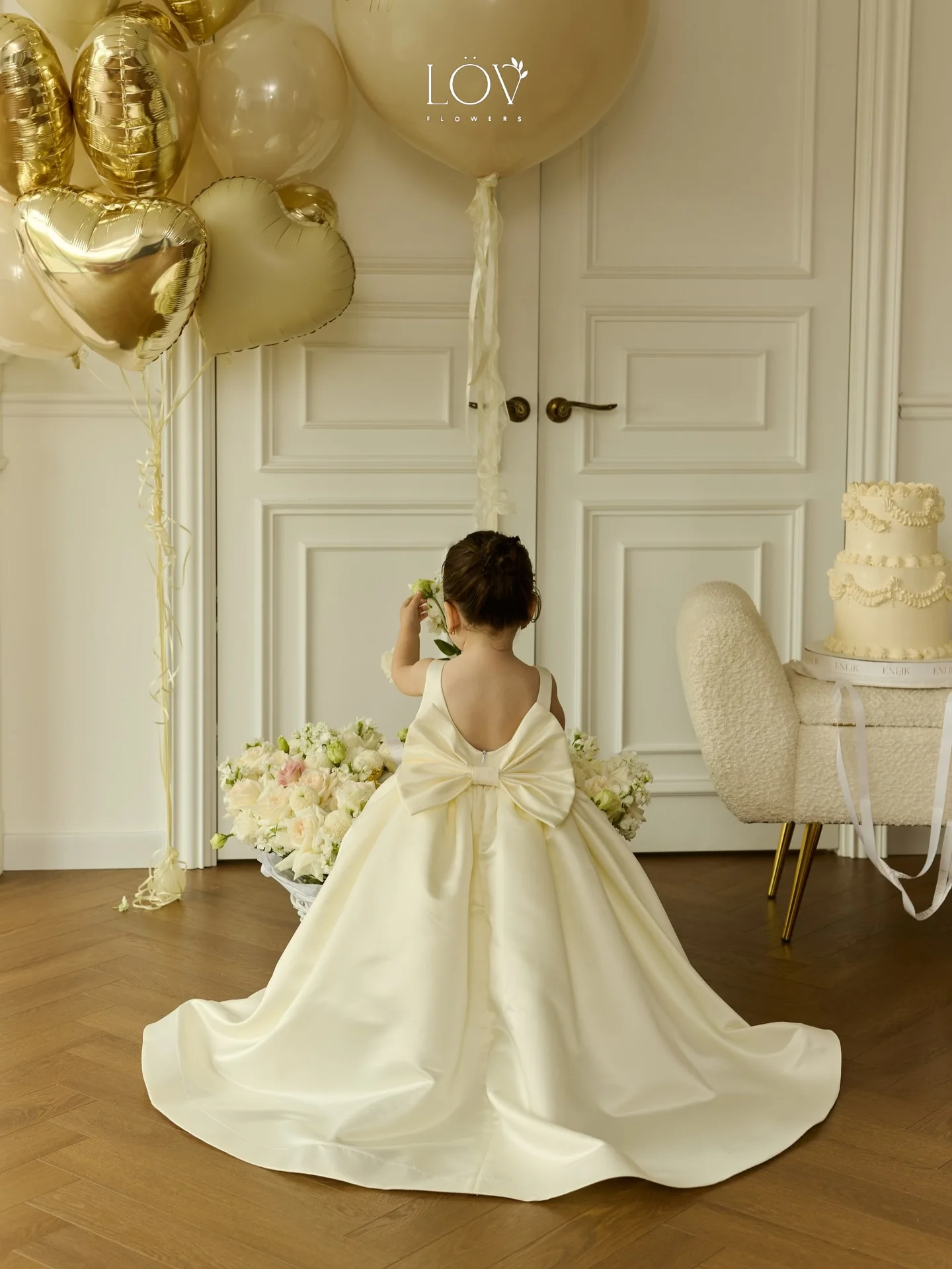 Champagne Flower Girl Dress Satin Champagne Wedding Party Dress Birthday First Holy Communion Dress for Little Girls Bows
Champagne Flower Girl Dress Satin Champagne Wedding Party Dress Birthday First Holy Communion Dress for Little Girls Bows