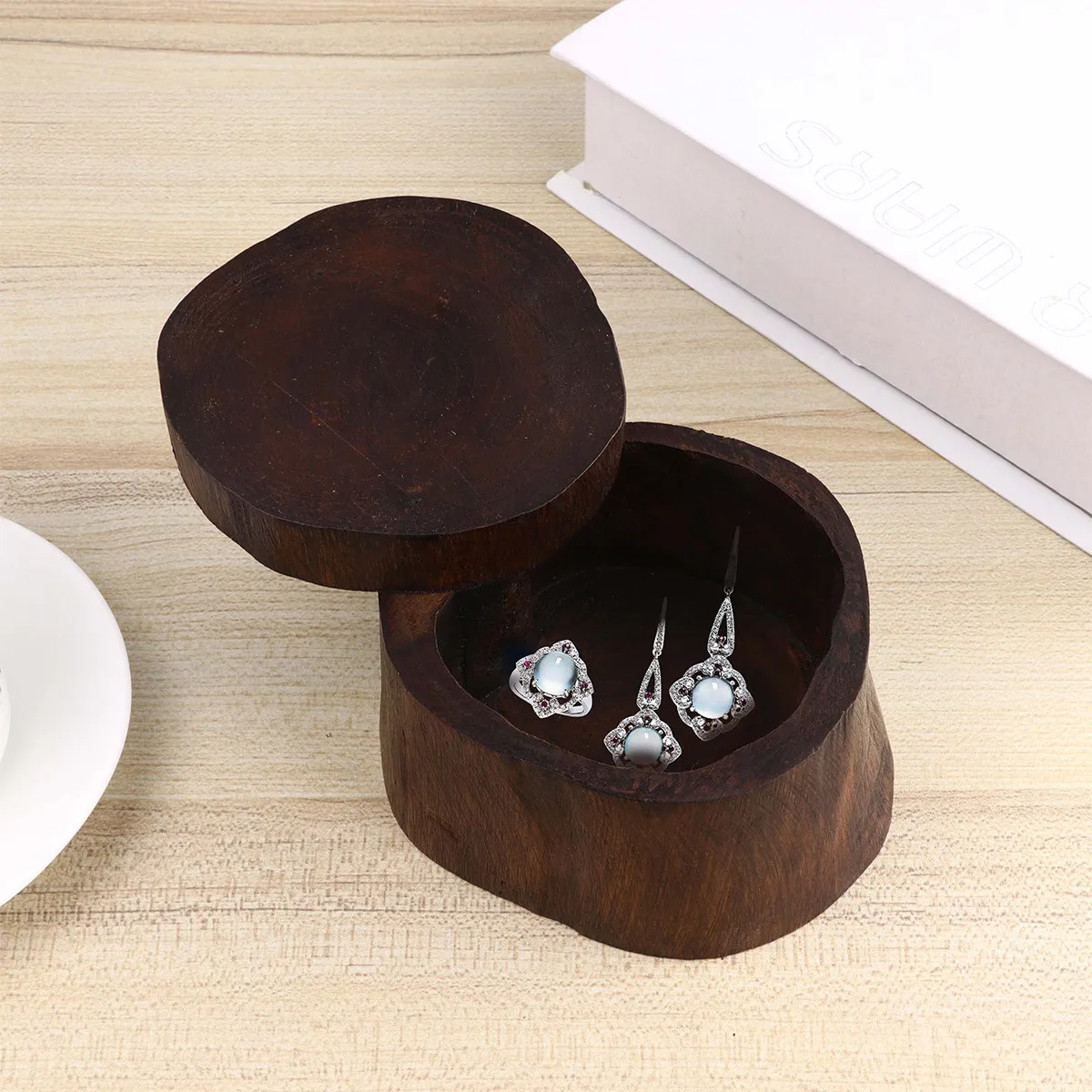 Винтажная деревянная шкатулка для украшений, круглая, диаметр 10-11 см, высота 7 см, классический шикарный контейнер для аксессуаров на стол
Винтажная деревянная шкатулка для украшений, круглая, диаметр 10-11 см, высота 7 см, классический шикарный контейнер для аксессуаров на стол