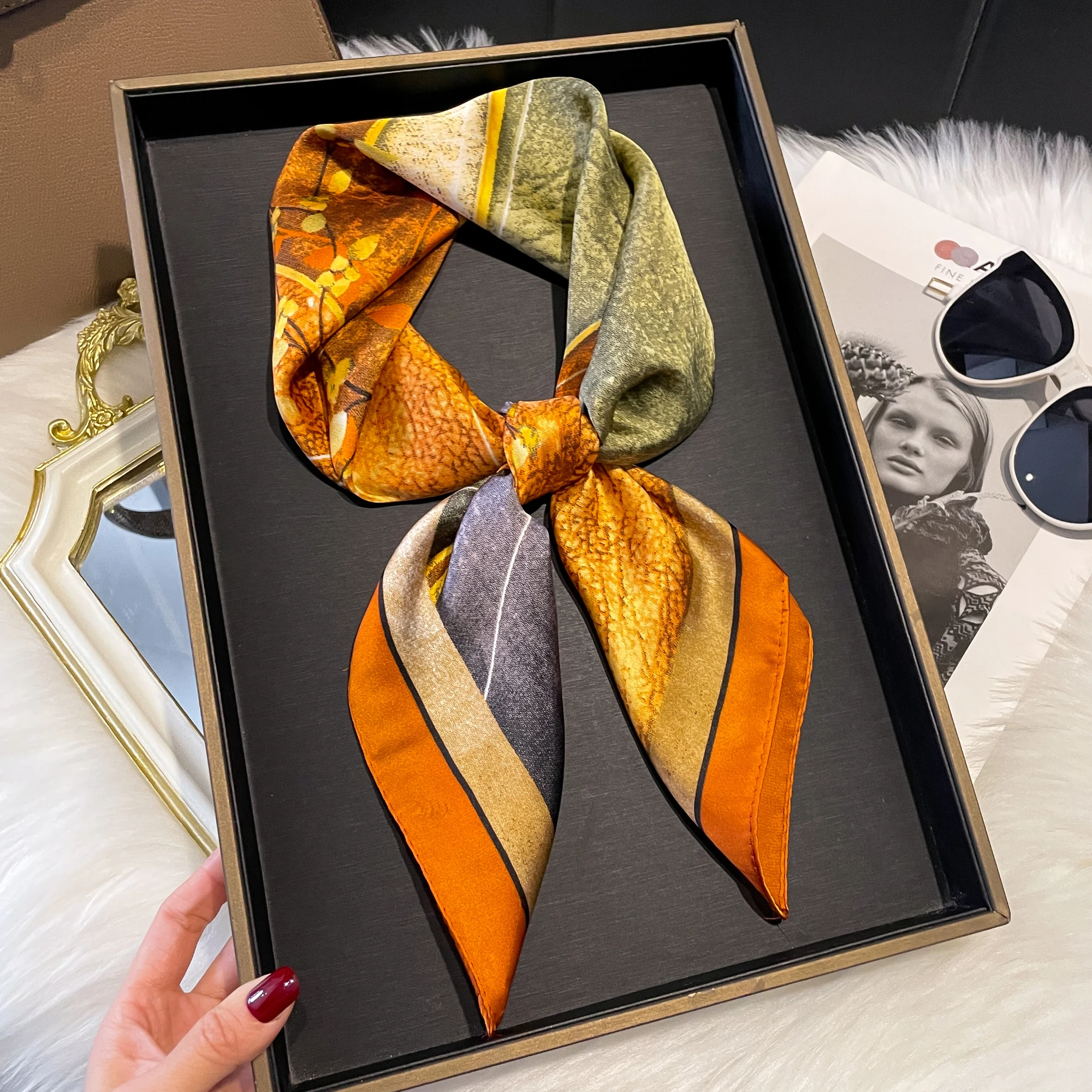 New Luxury Print 70*70cm Silk Square Scarf Women Soft Satin Hairband Neckerchief Tie Female Headband Foulard Bag Ribbon Gift
New Luxury Print 70*70cm Silk Square Scarf Women Soft Satin Hairband Neckerchief Tie Female Headband Foulard Bag Ribbon Gift