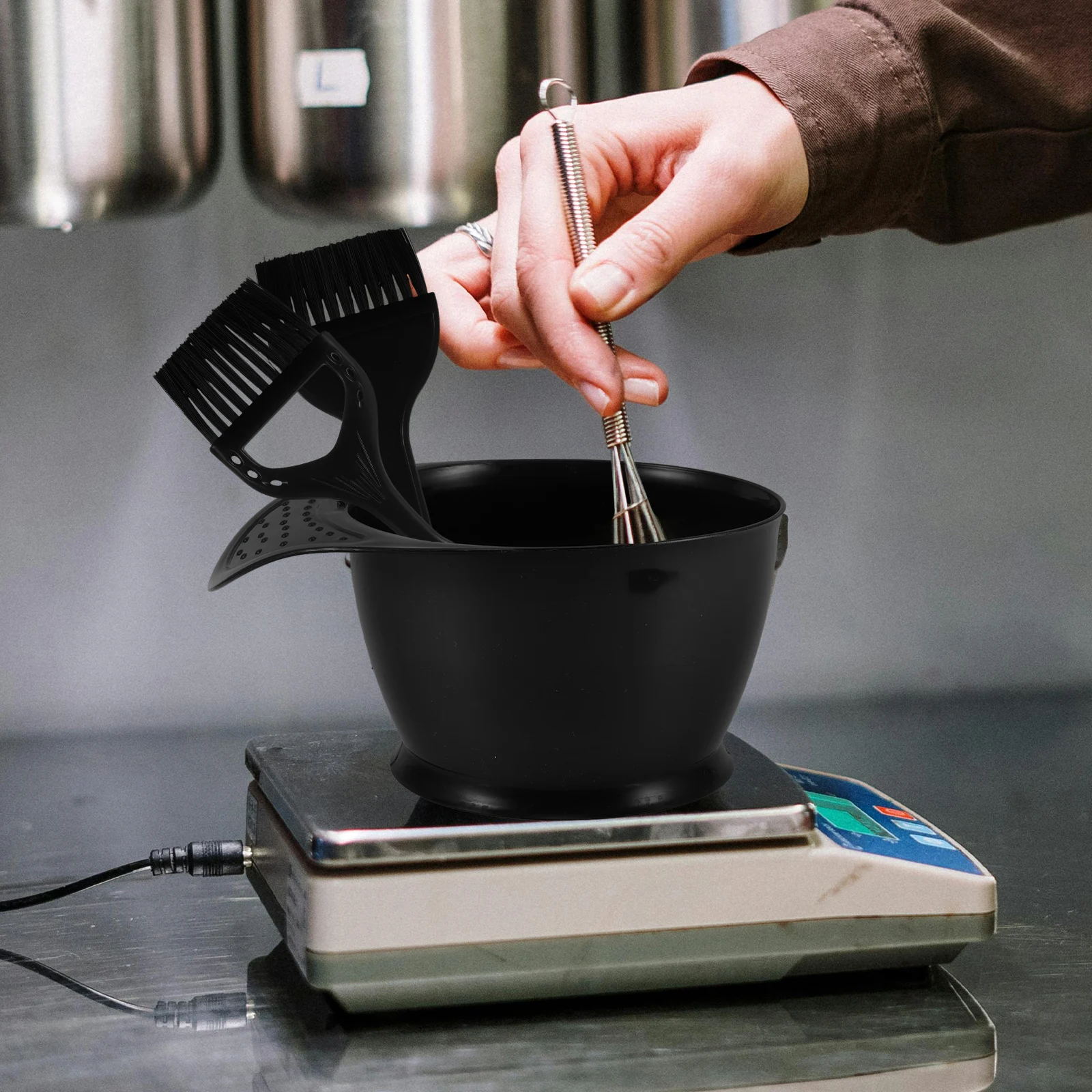 Hair Dye Bowl Comb Set Plastic Kit Black Color Stable Durable Mixing Brush Easy Practical Use Hair Coloring Tool
Hair Dye Bowl Comb Set Plastic Kit Black Color Stable Durable Mixing Brush Easy Practical Use Hair Coloring Tool