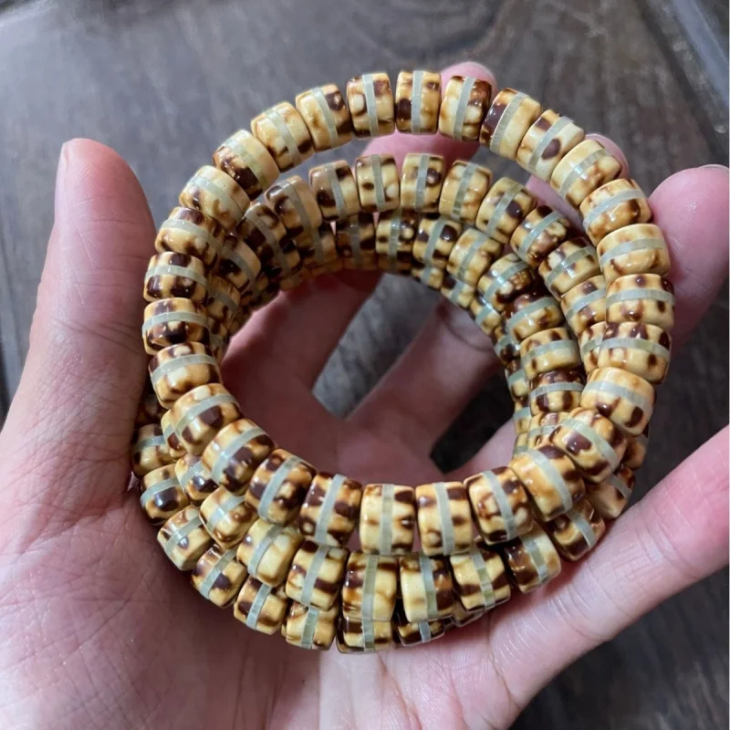 Floral-patterned Panda Purple Gold Rat inlaid with a single strand of fine jadeite, straight-cut hand-carved bracelet jewelry, B
Floral-patterned Panda Purple Gold Rat inlaid with a single strand of fine jadeite, straight-cut hand-carved bracelet jewelry, B