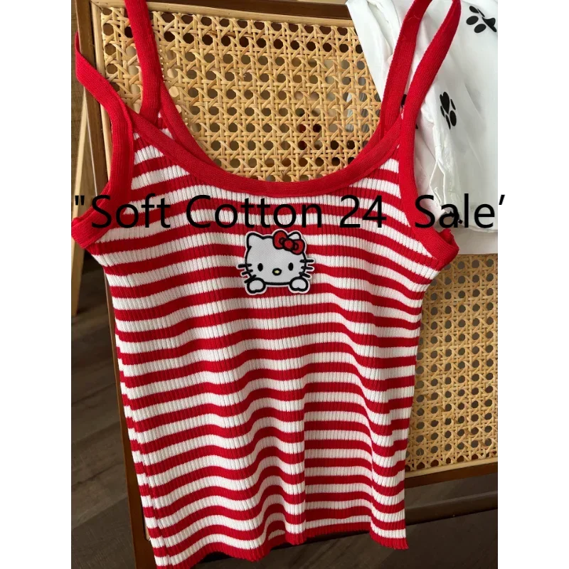 Hello Kitty suspender pajamas summer new cartoon knitted casual breathable women's pajamas silk pajamas women's loungewear set
Hello Kitty suspender pajamas summer new cartoon knitted casual breathable women's pajamas silk pajamas women's loungewear set