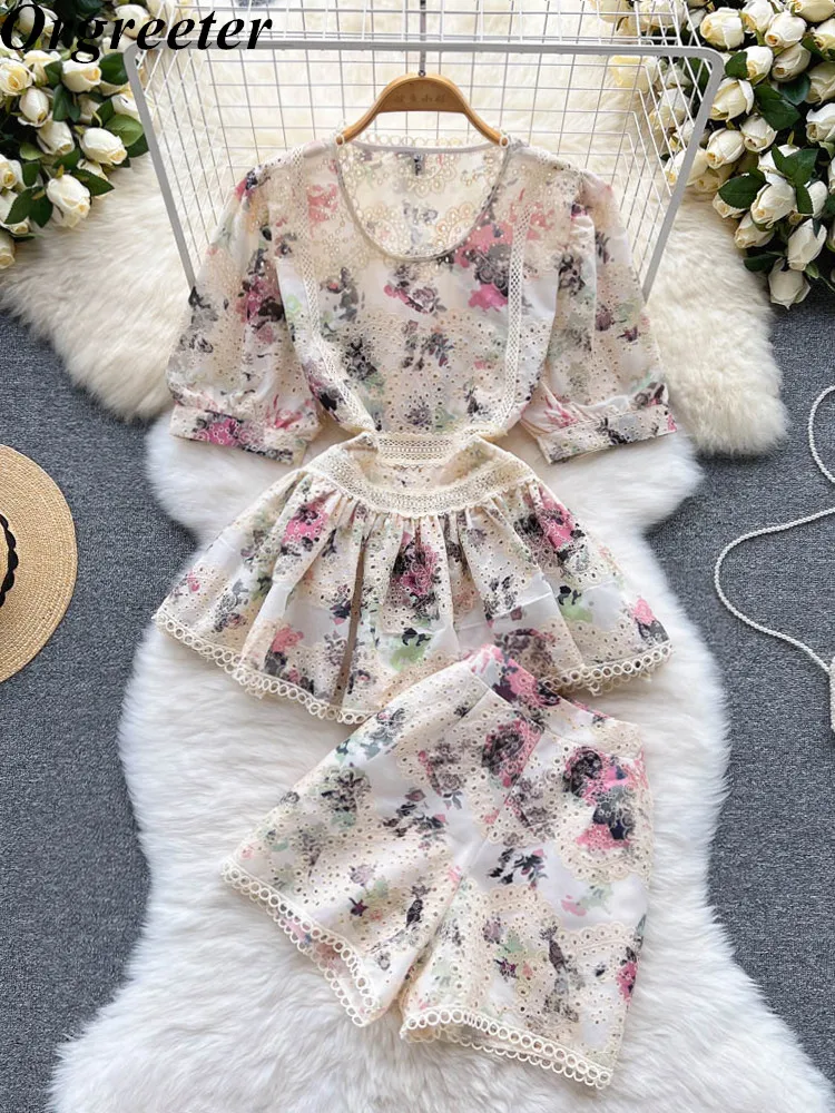 High Quality Embroidery Two Piece Set Women Summer New Floral Print Lace Patchwork Lantern Sleeve Blouse +Shorts Suits Female
High Quality Embroidery Two Piece Set Women Summer New Floral Print Lace Patchwork Lantern Sleeve Blouse +Shorts Suits Female