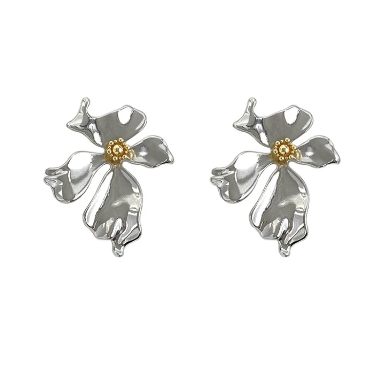 Mirror flower 925 silver needle design metal petal earrings high-end fashionable temperament earrings
Mirror flower 925 silver needle design metal petal earrings high-end fashionable temperament earrings