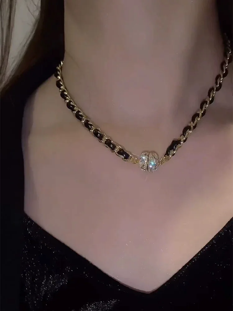 2025 New Ultra Cool Korean Style Magnetic Clasp Necklace Sparkling Zirconia Pendant High Quality Fashion Jewelry for Women Girl
2025 New Ultra Cool Korean Style Magnetic Clasp Necklace Sparkling Zirconia Pendant High Quality Fashion Jewelry for Women Girl