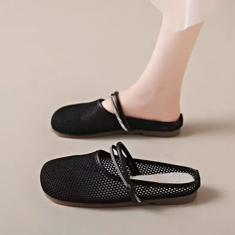 Новые летние женские сетчатые тапочки Baotou на плоской подошве, нескользящие дышащие легкие уличные полутапочки на мягкой подошве, сандалии
Новые летние женские сетчатые тапочки Baotou на плоской подошве, нескользящие дышащие легкие уличные полутапочки на мягкой подошве, сандалии