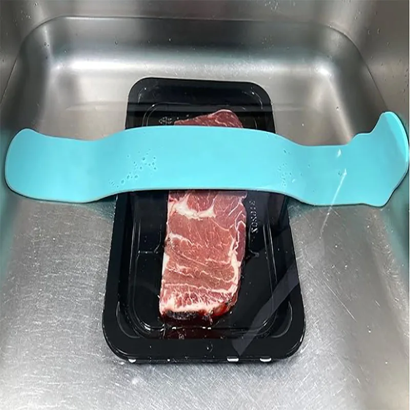 Синий силиконовый маленький инструмент для размораживания мяса и морепродуктов, простой бытовой кухонный стейк, доска для размораживания, кухонные приспособления, украшение для дома
Синий силиконовый маленький инструмент для размораживания мяса и морепродуктов, простой бытовой кухонный стейк, доска для размораживания, кухонные приспособления, украшение для дома