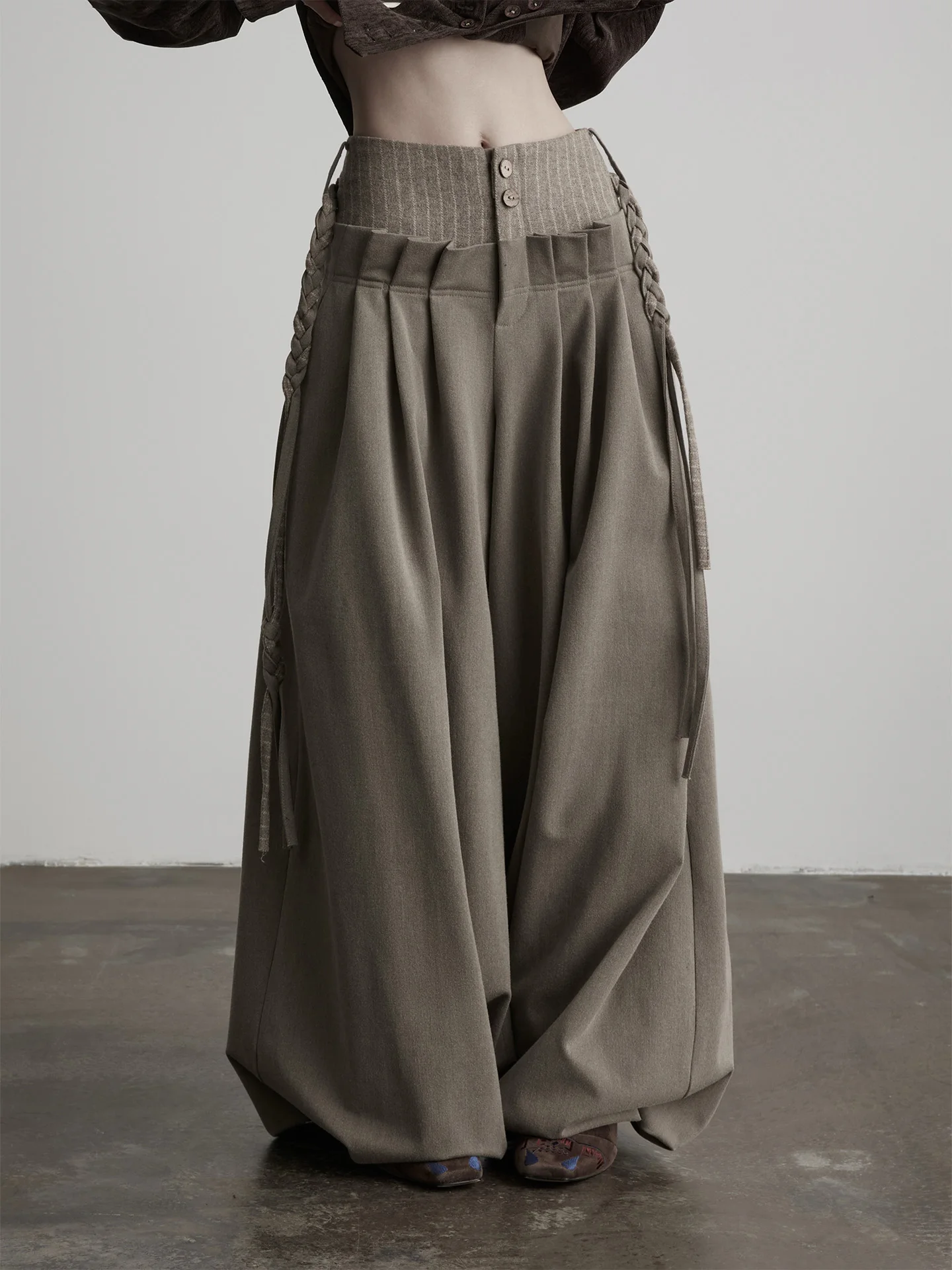 Indue Double Layer Wool Lantern Pants Wide Leg Lazy Feelings Waist Belt Woven Pleated l Waist Leisure Trousers for Women
Indue Double Layer Wool Lantern Pants Wide Leg Lazy Feelings Waist Belt Woven Pleated l Waist Leisure Trousers for Women