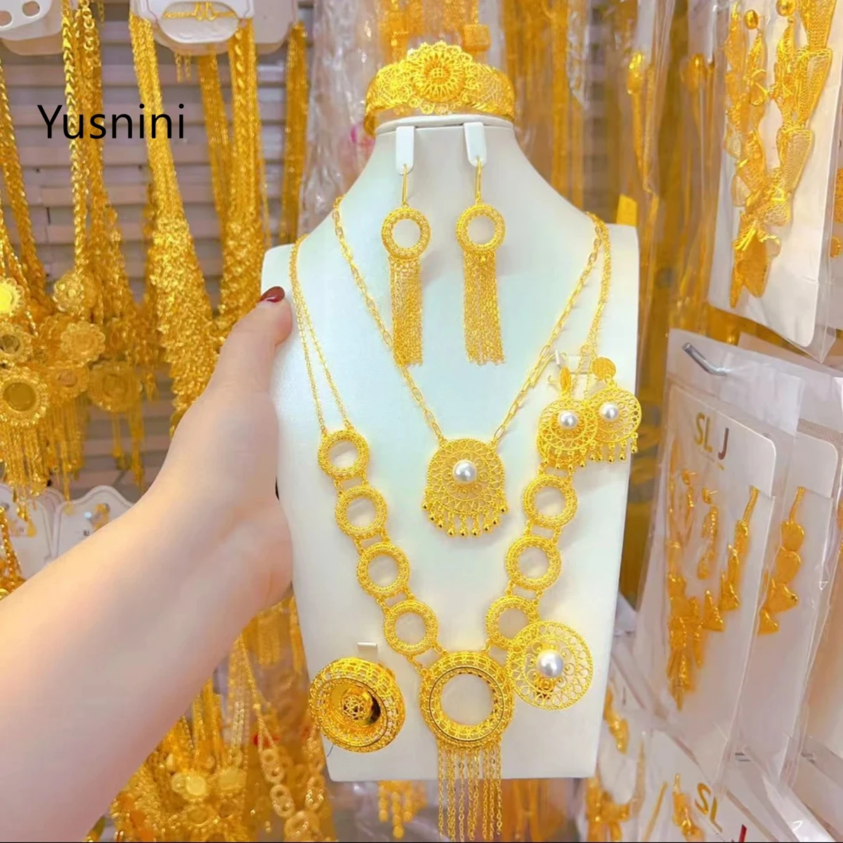 New Fashionable High end Dubai 24K Gold Plated Necklace Earrings Rings Bracelets Romantic Wedding Party Jewelry Set for Lovers 9
New Fashionable High end Dubai 24K Gold Plated Necklace Earrings Rings Bracelets Romantic Wedding Party Jewelry Set for Lovers 9