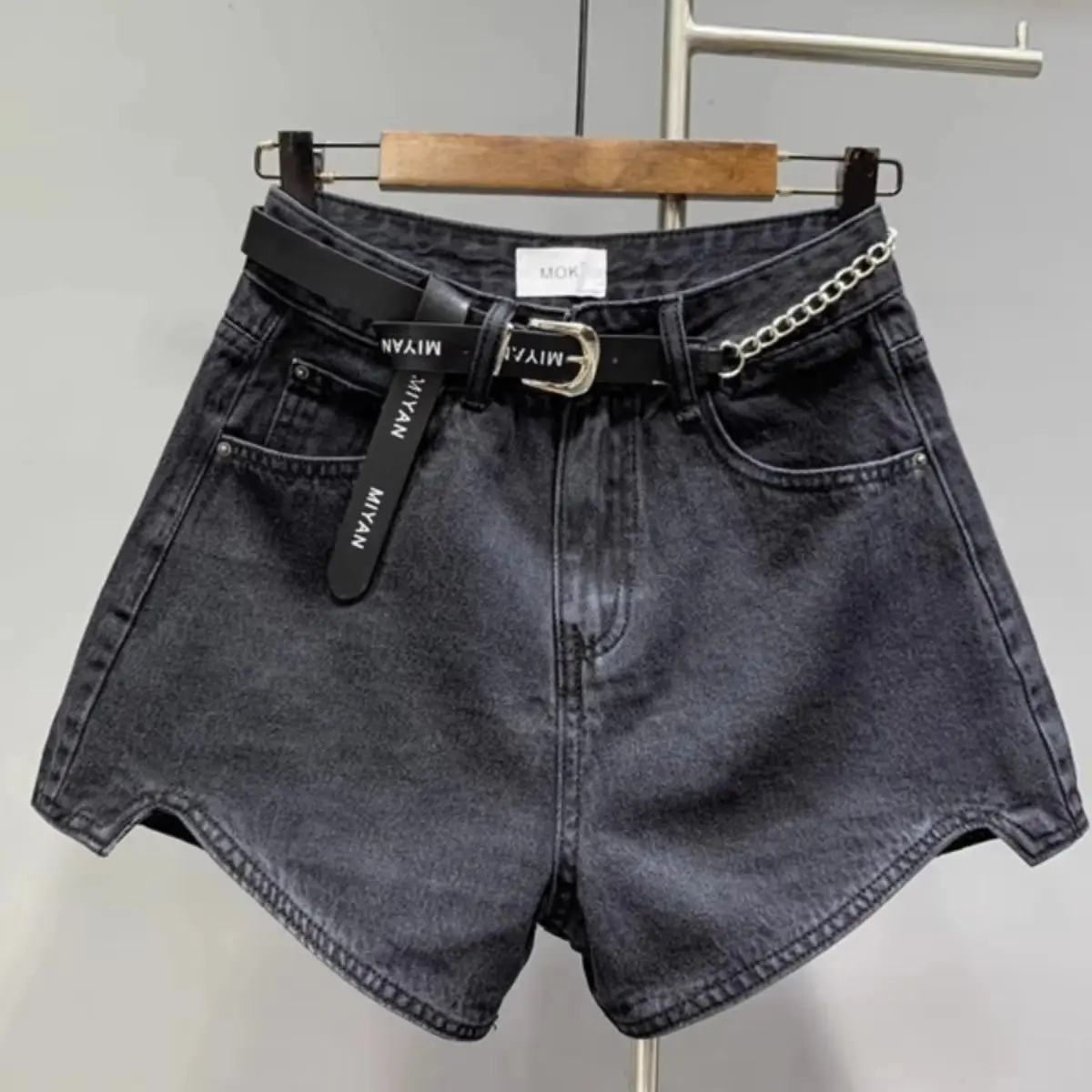 Woman Clothing 2025 Summer New Black Denim Shorts y2k With Long Legs And Thin Legs Wide Foot A-line Pants With Hot Pants
Woman Clothing 2025 Summer New Black Denim Shorts y2k With Long Legs And Thin Legs Wide Foot A-line Pants With Hot Pants