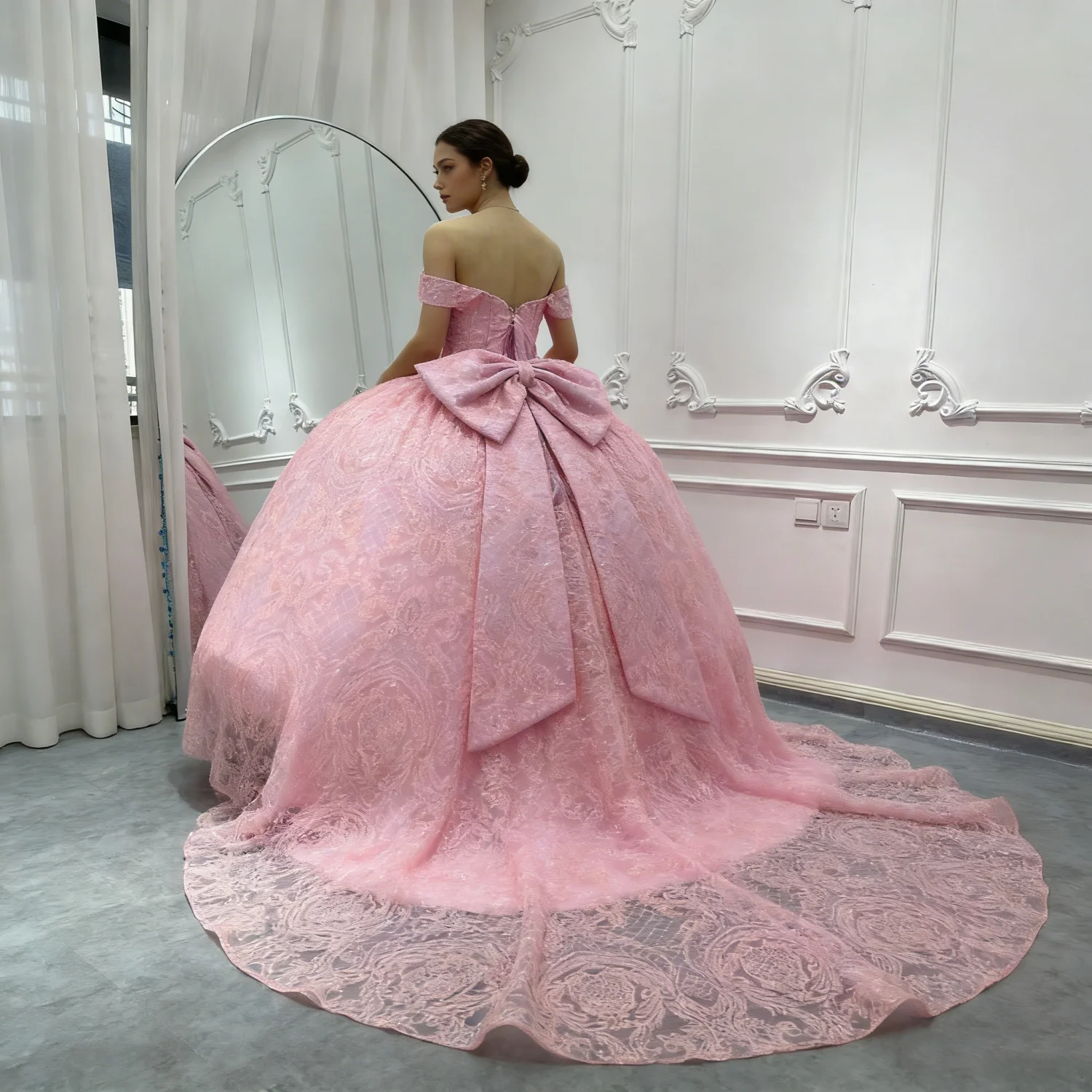 Реальное фото: Блестящее розовое платье принцессы для девочки на 15-летие (Кинсеанера), с открытыми плечами, со стразами, бальное платье с бантом, для выпускного вечера, на заказ
Реальное фото: Блестящее розовое платье принцессы для девочки на 15-летие (Кинсеанера), с открытыми плечами, со стразами, бальное платье с бантом, для выпускного вечера, на заказ