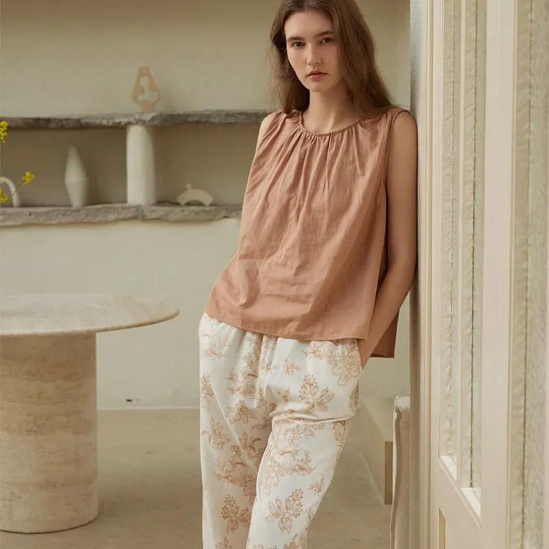 Women Casual Loungewear Summer Sleeveless Tops Floral Pants Two Piece Pajama Sets Double-Layer Cotton Gauze Breathable Nightwear
Women Casual Loungewear Summer Sleeveless Tops Floral Pants Two Piece Pajama Sets Double-Layer Cotton Gauze Breathable Nightwear