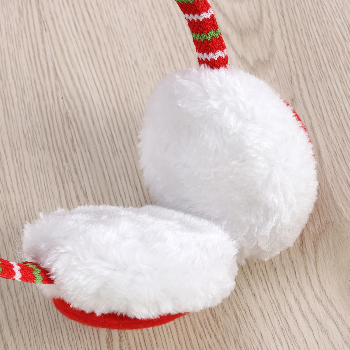 Festive Christmas Earmuffs One Size Fits Most Adults Kids Anti-Slip Warm Ear Muffs Winter Headband Lovely Holiday Gift For Party
Festive Christmas Earmuffs One Size Fits Most Adults Kids Anti-Slip Warm Ear Muffs Winter Headband Lovely Holiday Gift For Party