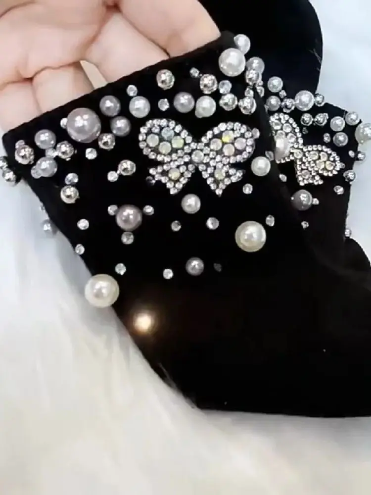 Luxury Design Pears Embroidered Flares Black Cotton Socks Women's Stylish Comfortable and Breathable Cotton Sock
Luxury Design Pears Embroidered Flares Black Cotton Socks Women's Stylish Comfortable and Breathable Cotton Sock