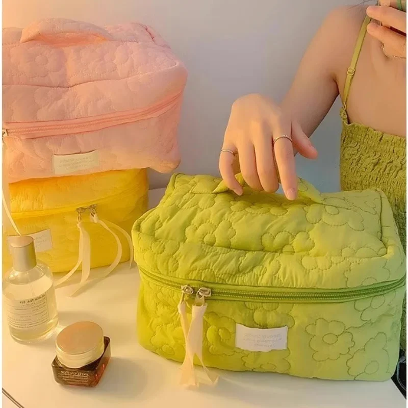 Soft Flower Pattern Women Makeup Bag Toiletries Cosmetic Organizer Zipper Bag Travel Wash Pouch Cosmetic Bag Female Make Up Bags
Soft Flower Pattern Women Makeup Bag Toiletries Cosmetic Organizer Zipper Bag Travel Wash Pouch Cosmetic Bag Female Make Up Bags