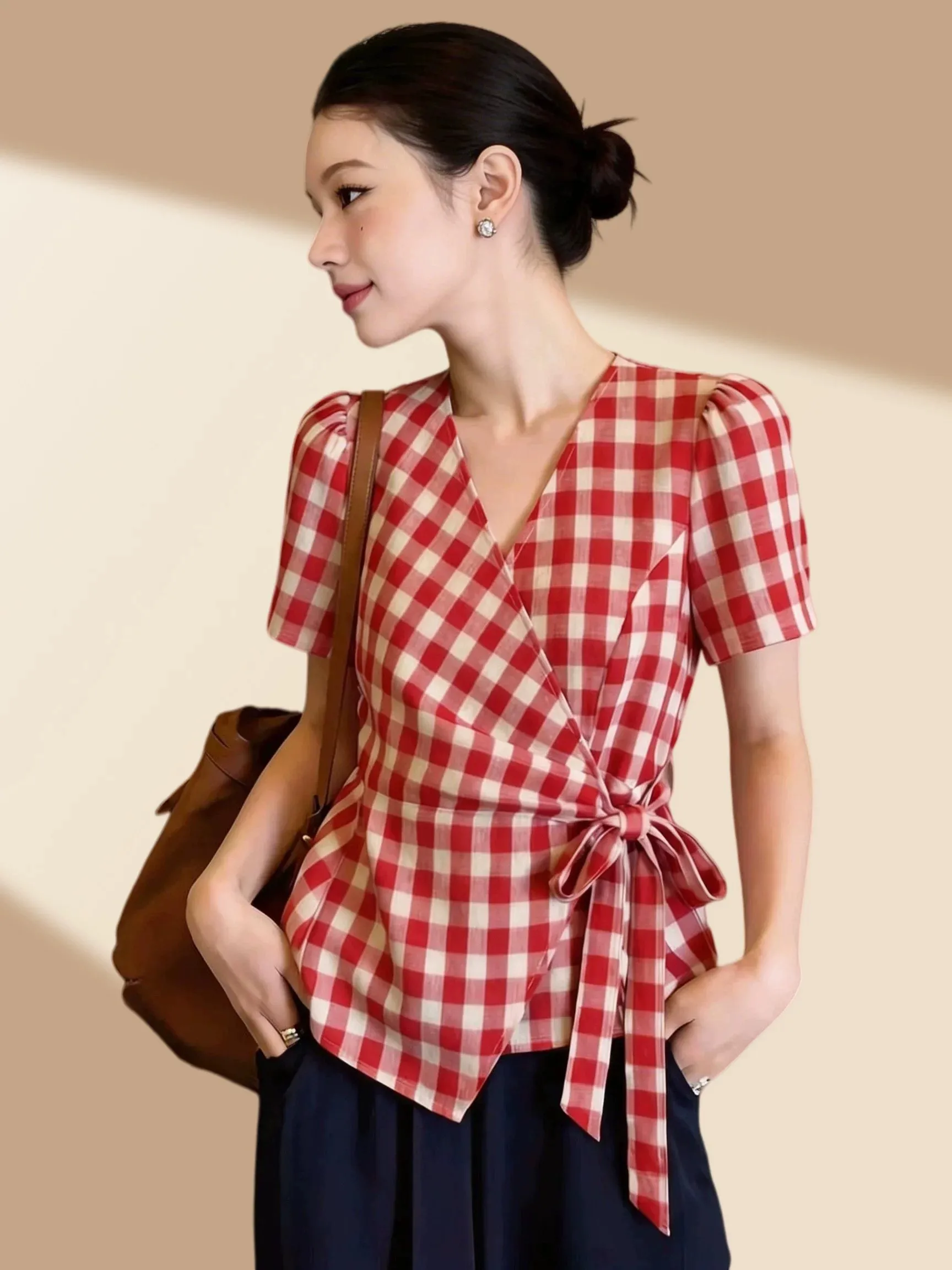 Retro American Red Plaid Short Sleeve Shirt Women's Waist Cinched Tie Design Summer New Style Breathable Polyester V-neck Cas...
Retro American Red Plaid Short Sleeve Shirt Women's Waist Cinched Tie Design Summer New Style Breathable Polyester V-neck Cas...